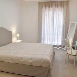 Maison Veronique , Lecce Italia
